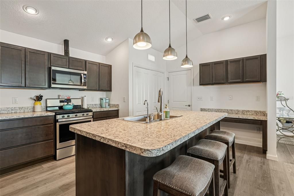 For Sale: $300,000 (2 beds, 2 baths, 1227 Square Feet)