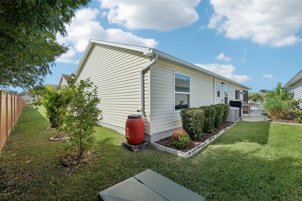 For Sale: $300,000 (2 beds, 2 baths, 1227 Square Feet)