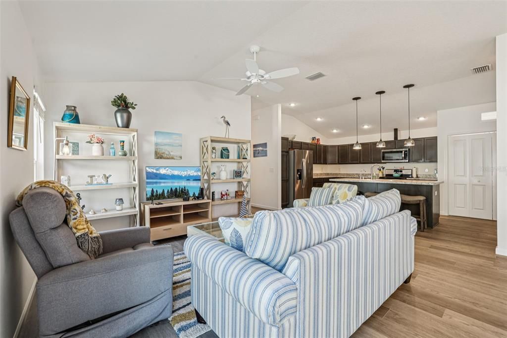 For Sale: $300,000 (2 beds, 2 baths, 1227 Square Feet)