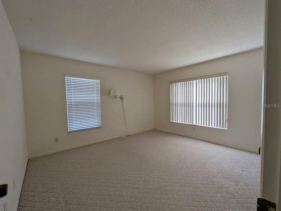 Под контрактом: $224,000 (2 спален, 2 ванн, 1340 Квадратных фут)