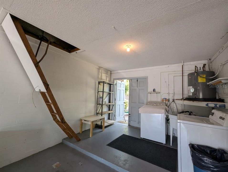 Под контрактом: $224,000 (2 спален, 2 ванн, 1340 Квадратных фут)