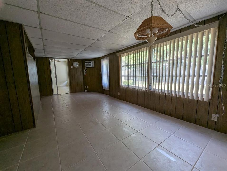 Под контрактом: $224,000 (2 спален, 2 ванн, 1340 Квадратных фут)