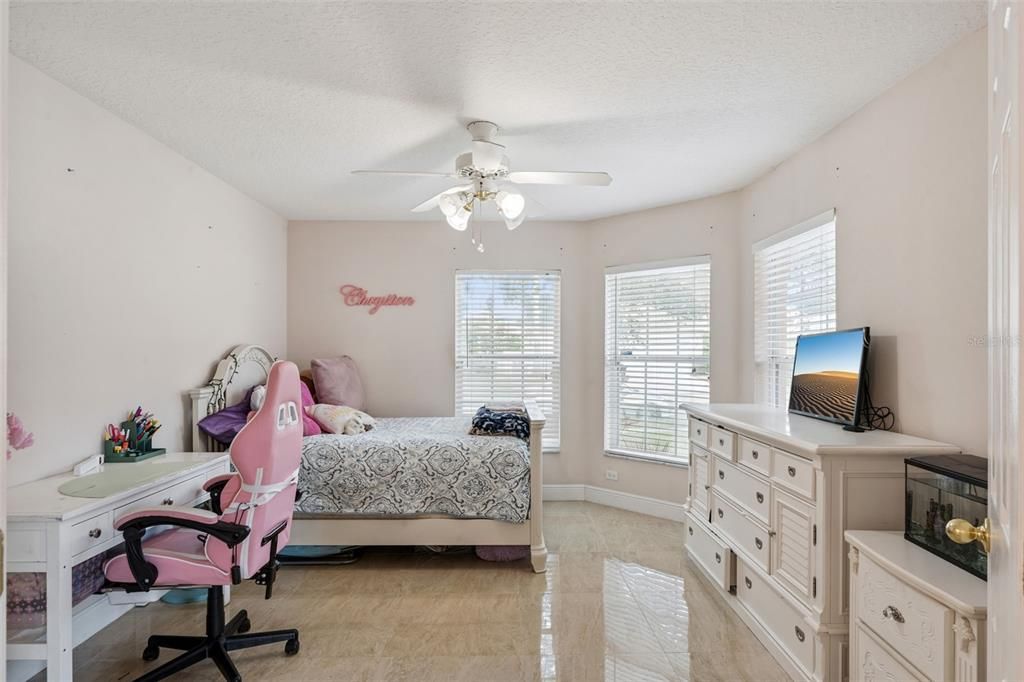 待售: $625,000 (4 贝兹, 2 浴室, 2434 平方英尺)