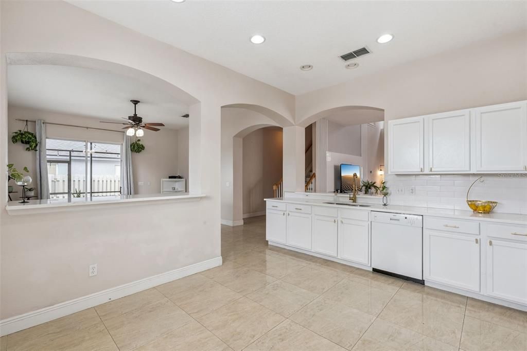 待售: $625,000 (4 贝兹, 2 浴室, 2434 平方英尺)