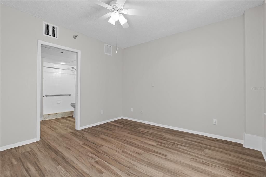 В аренду: $2,850 (1 спален, 1 ванн, 460 Квадратных фут)