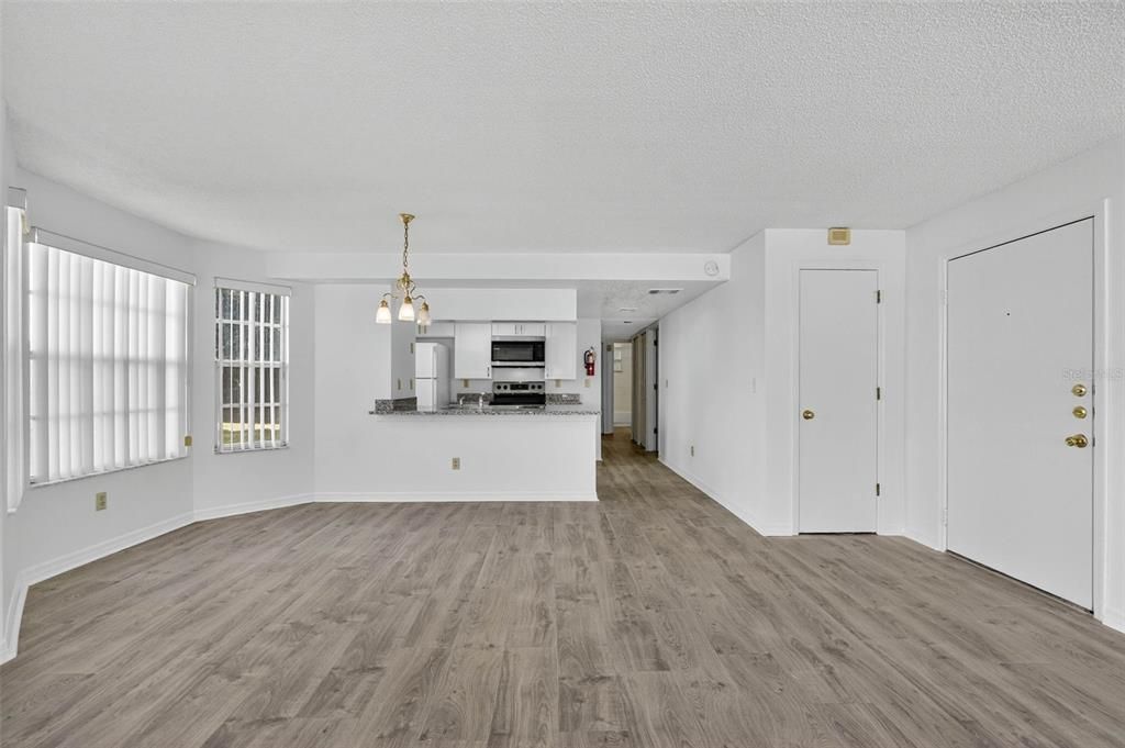 На продажу: $230,000 (3 спален, 2 ванн, 1350 Квадратных фут)