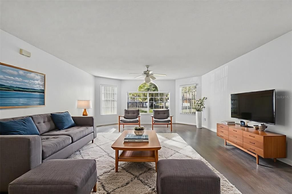 На продажу: $230,000 (3 спален, 2 ванн, 1350 Квадратных фут)