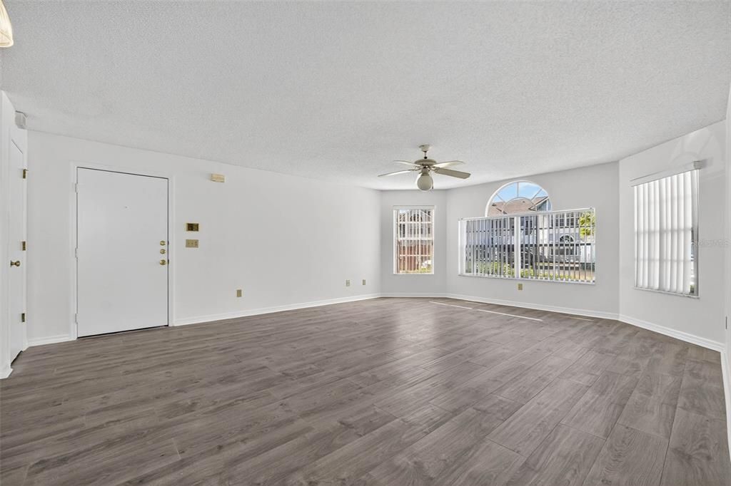 На продажу: $230,000 (3 спален, 2 ванн, 1350 Квадратных фут)