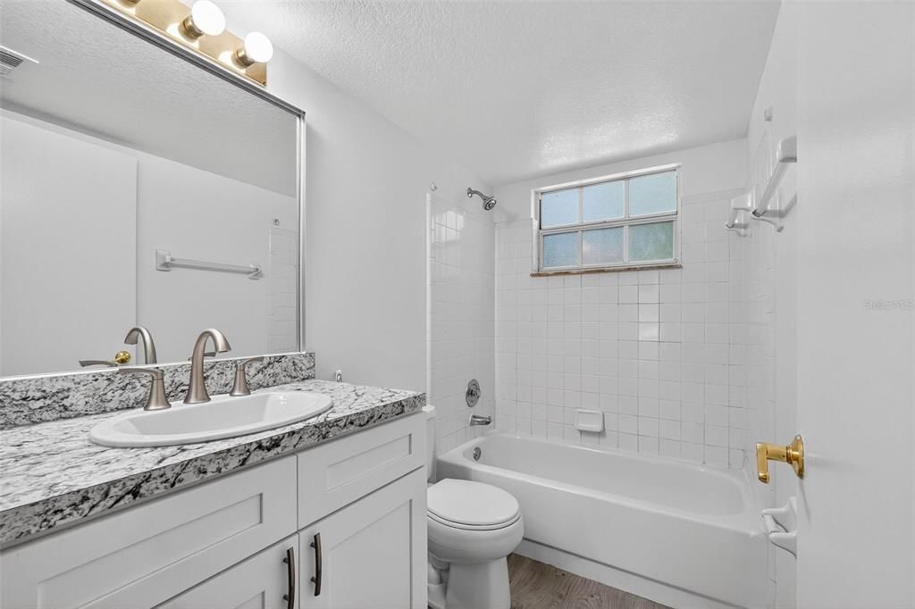 На продажу: $230,000 (3 спален, 2 ванн, 1350 Квадратных фут)