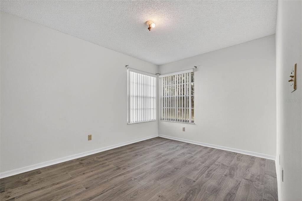 На продажу: $230,000 (3 спален, 2 ванн, 1350 Квадратных фут)