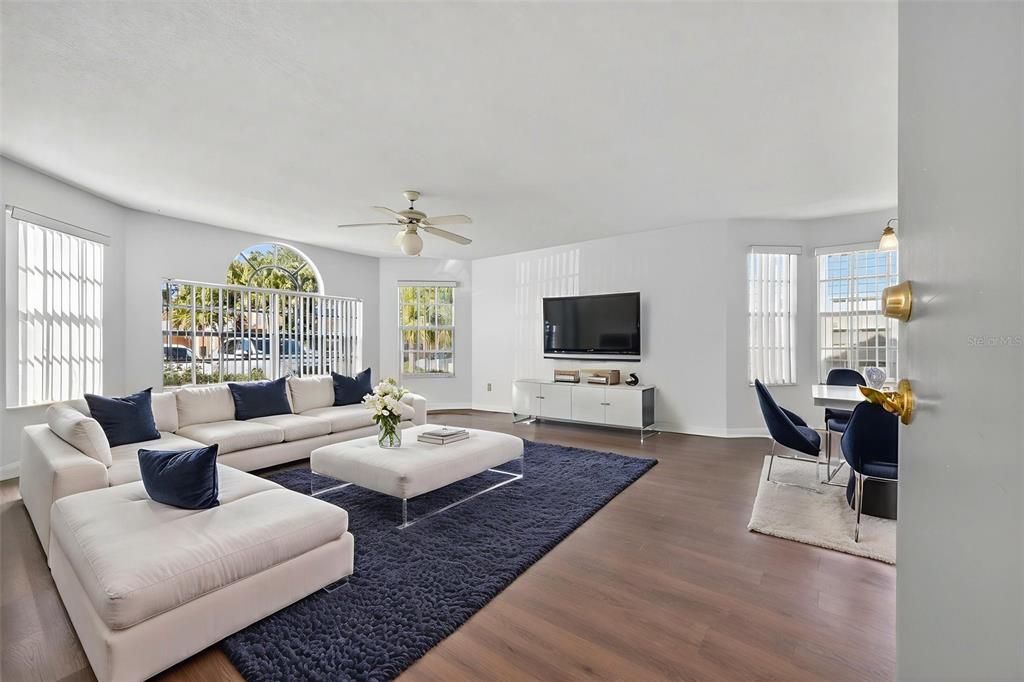 На продажу: $230,000 (3 спален, 2 ванн, 1350 Квадратных фут)