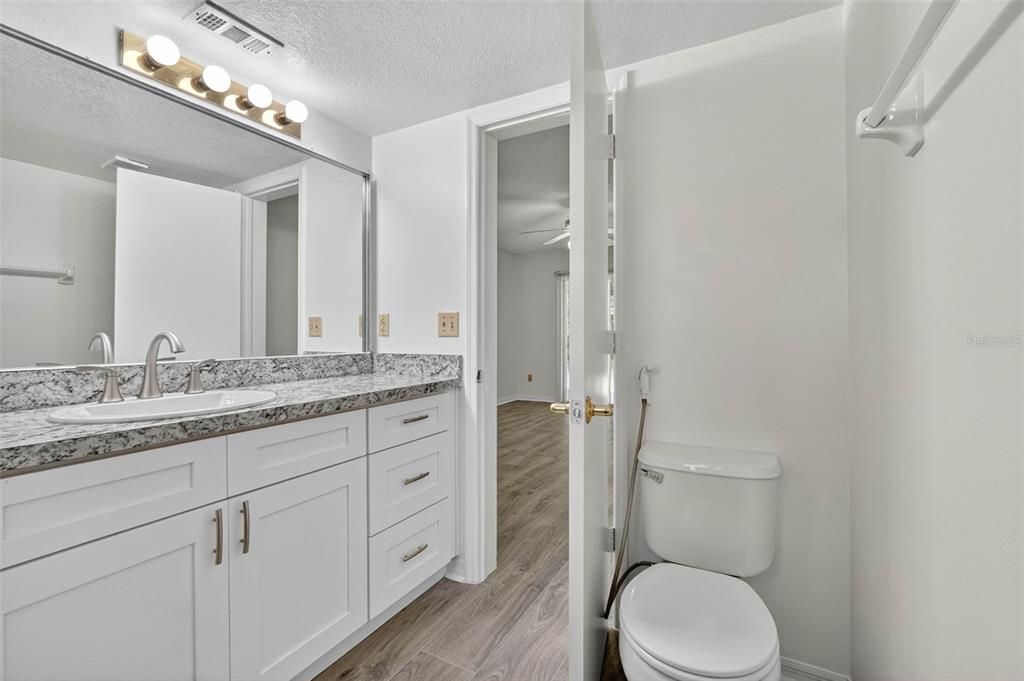 На продажу: $230,000 (3 спален, 2 ванн, 1350 Квадратных фут)