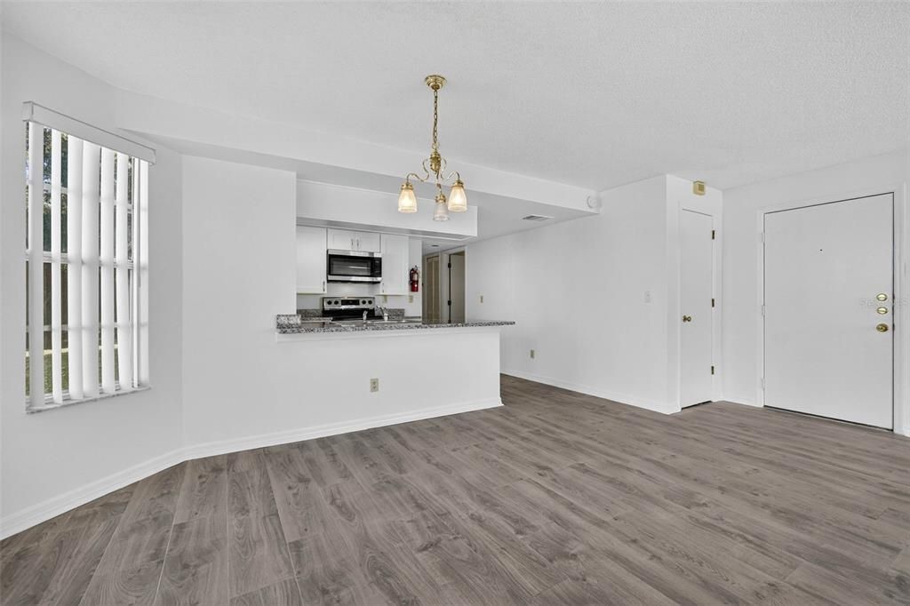 На продажу: $230,000 (3 спален, 2 ванн, 1350 Квадратных фут)