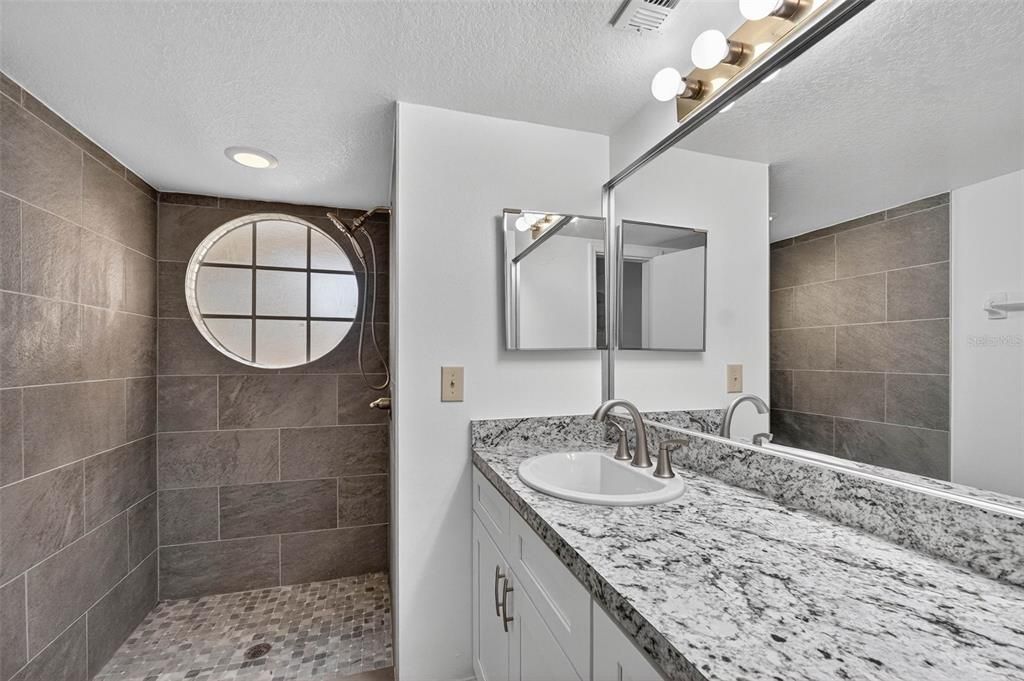 На продажу: $230,000 (3 спален, 2 ванн, 1350 Квадратных фут)