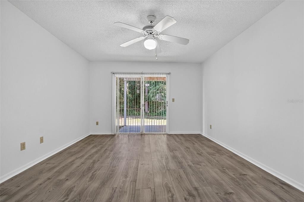 На продажу: $230,000 (3 спален, 2 ванн, 1350 Квадратных фут)