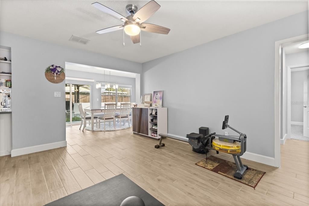 En Venta: $650,000 (4 camas, 2 baños, 2126 Pies cuadrados)