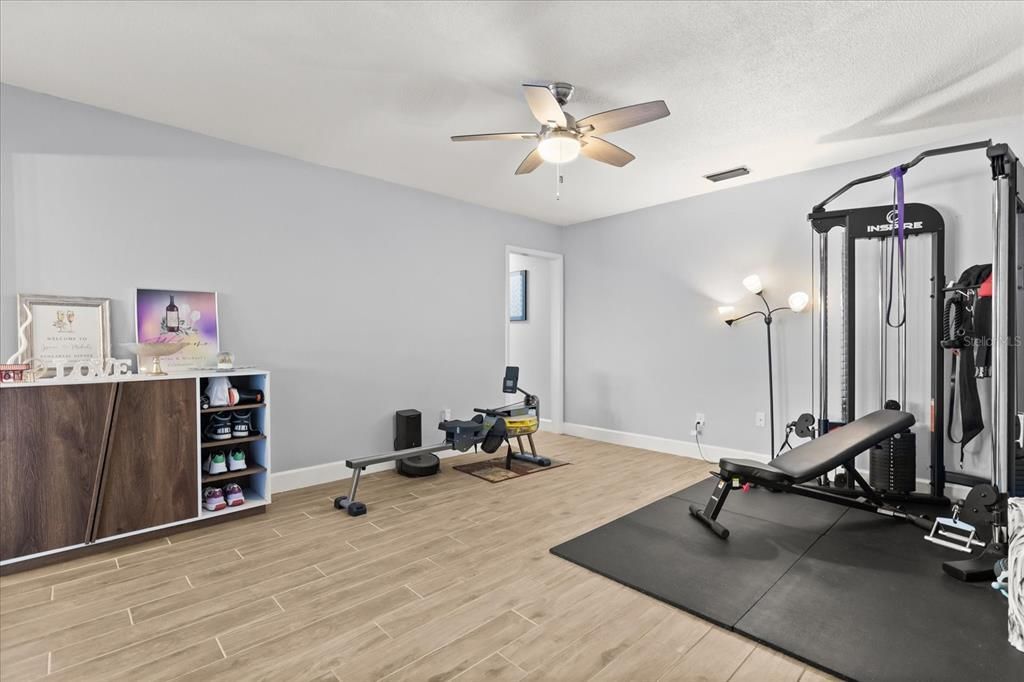 En Venta: $650,000 (4 camas, 2 baños, 2126 Pies cuadrados)