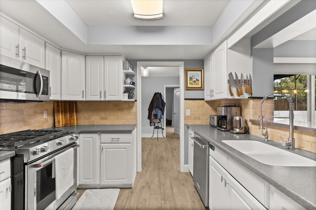 En Venta: $650,000 (4 camas, 2 baños, 2126 Pies cuadrados)