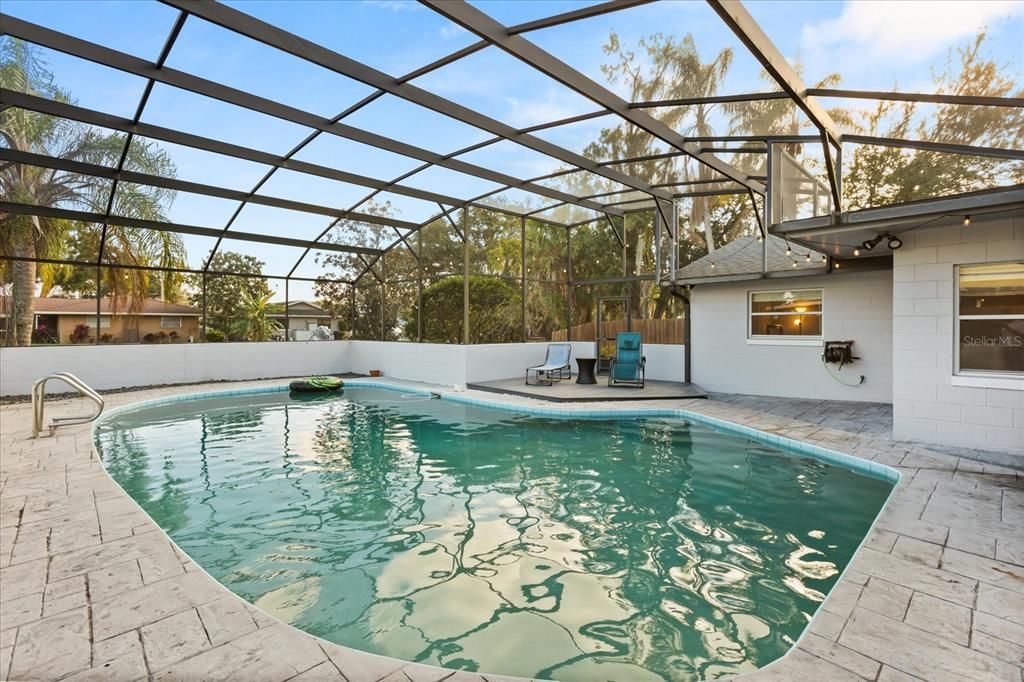 En Venta: $650,000 (4 camas, 2 baños, 2126 Pies cuadrados)