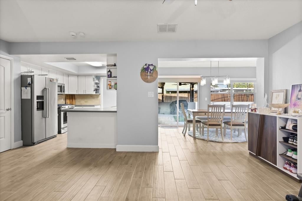 En Venta: $650,000 (4 camas, 2 baños, 2126 Pies cuadrados)