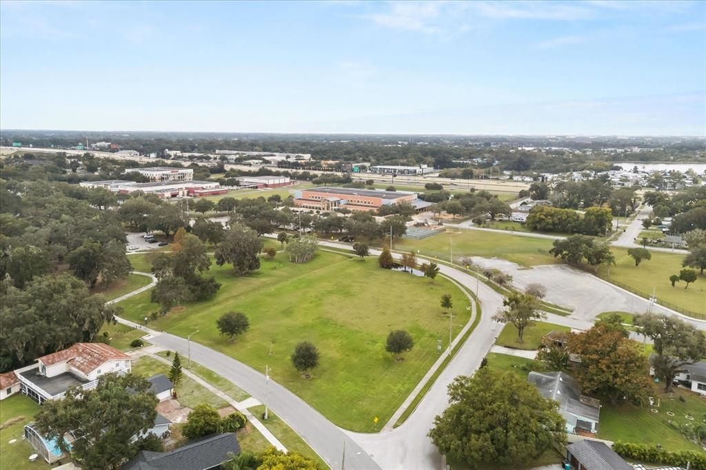 En Venta: $650,000 (4 camas, 2 baños, 2126 Pies cuadrados)