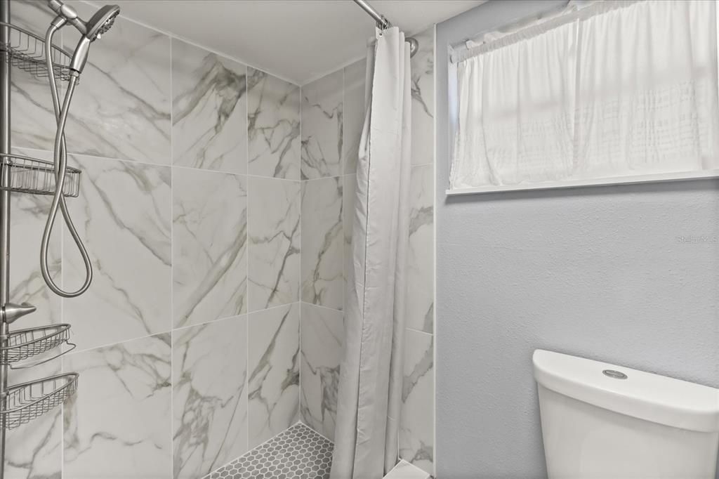 En Venta: $650,000 (4 camas, 2 baños, 2126 Pies cuadrados)