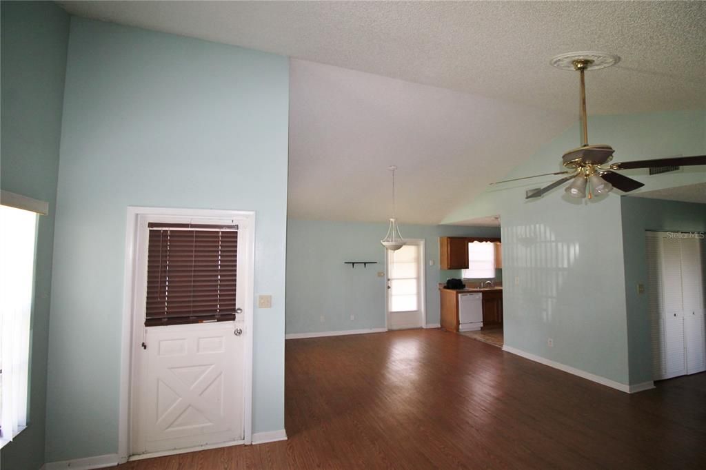 For Rent: $1,500 (2 beds, 1 baths, 1053 Square Feet)