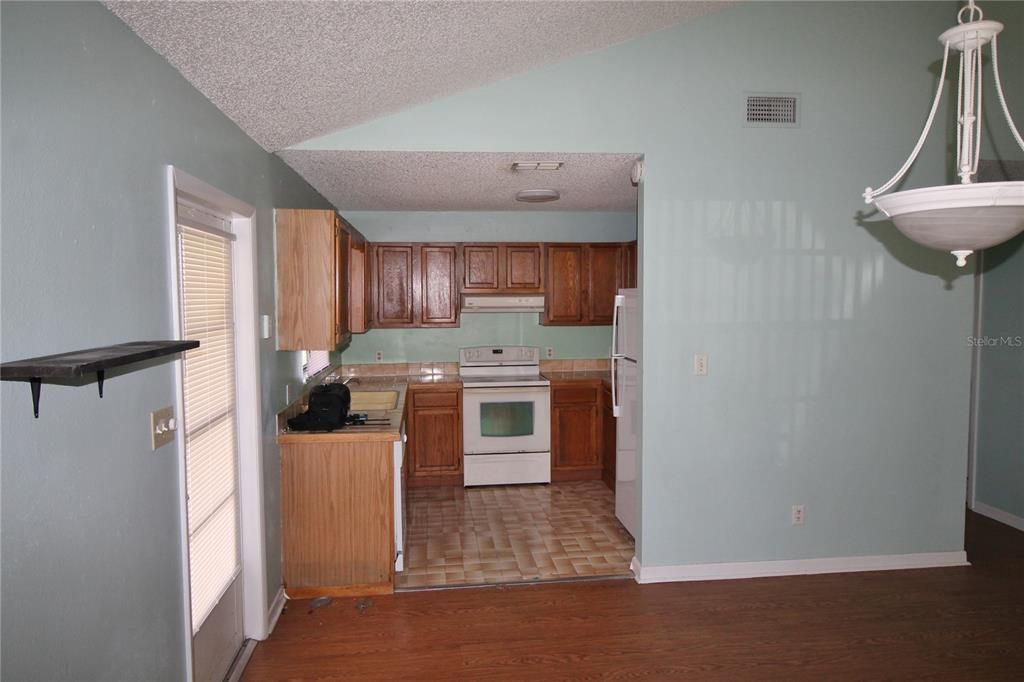 For Rent: $1,500 (2 beds, 1 baths, 1053 Square Feet)