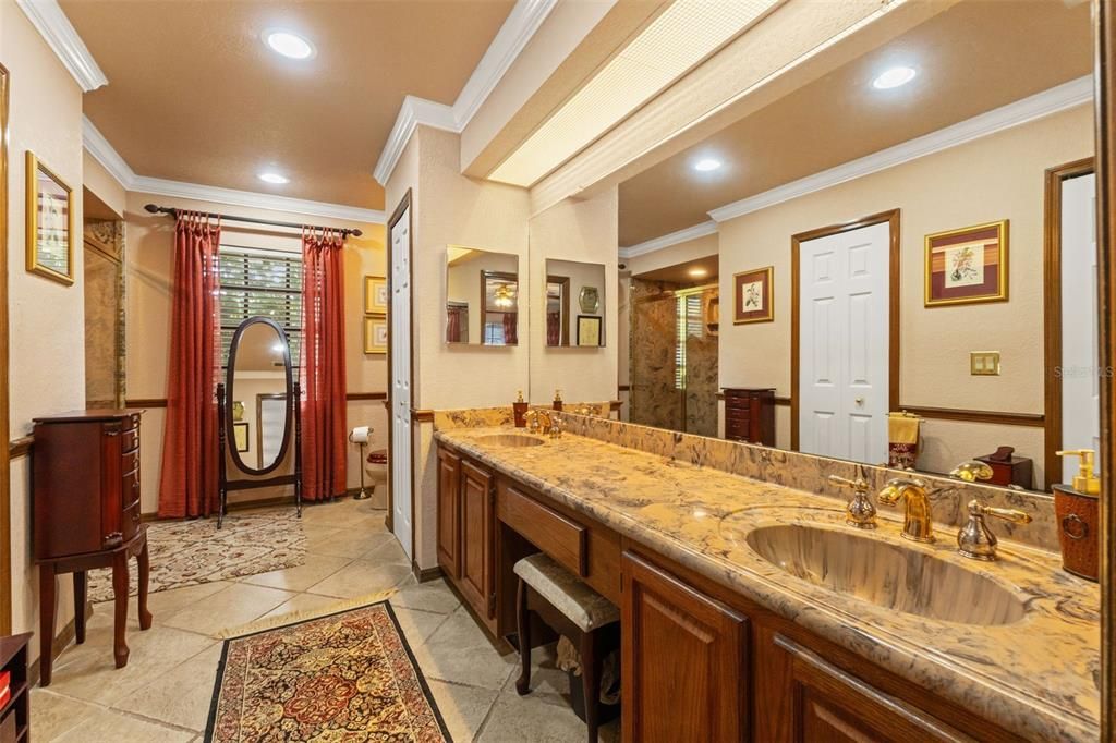 На продажу: $449,900 (4 спален, 2 ванн, 2356 Квадратных фут)