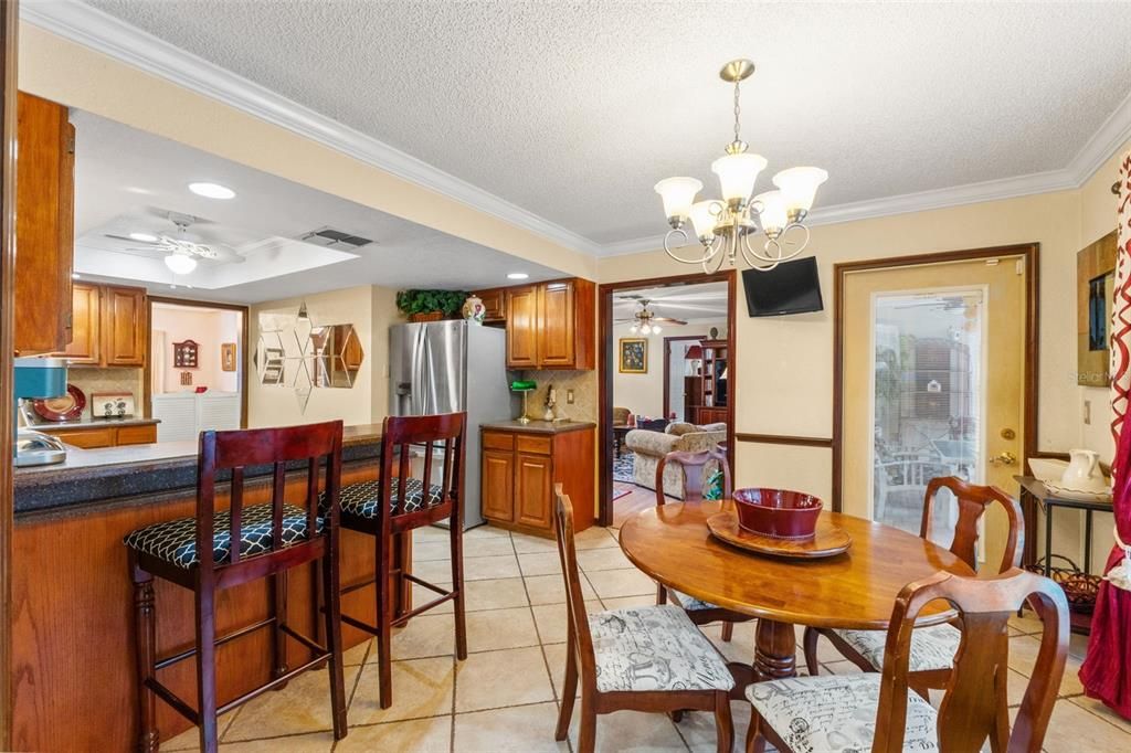 На продажу: $449,900 (4 спален, 2 ванн, 2356 Квадратных фут)