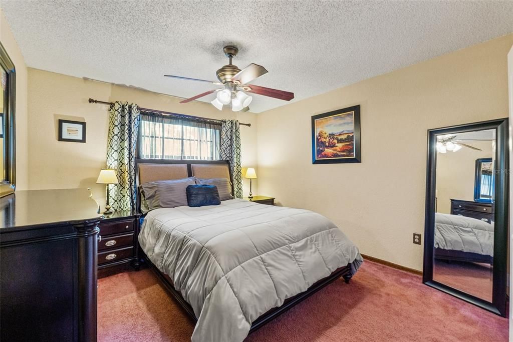 На продажу: $449,900 (4 спален, 2 ванн, 2356 Квадратных фут)