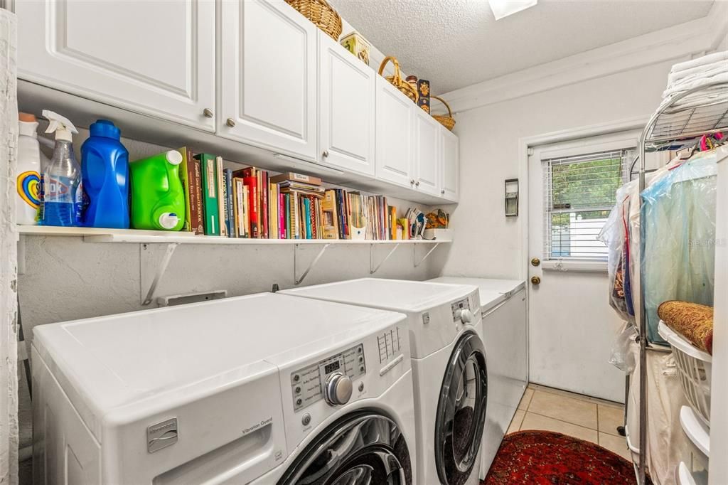 На продажу: $449,900 (4 спален, 2 ванн, 2356 Квадратных фут)