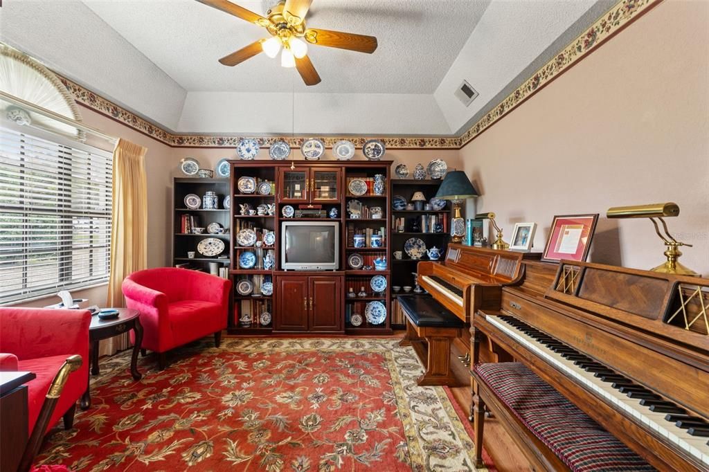 На продажу: $449,900 (4 спален, 2 ванн, 2356 Квадратных фут)