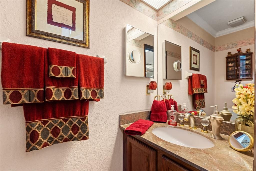 На продажу: $449,900 (4 спален, 2 ванн, 2356 Квадратных фут)