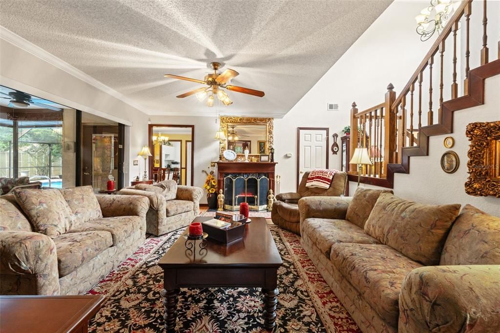 На продажу: $449,900 (4 спален, 2 ванн, 2356 Квадратных фут)