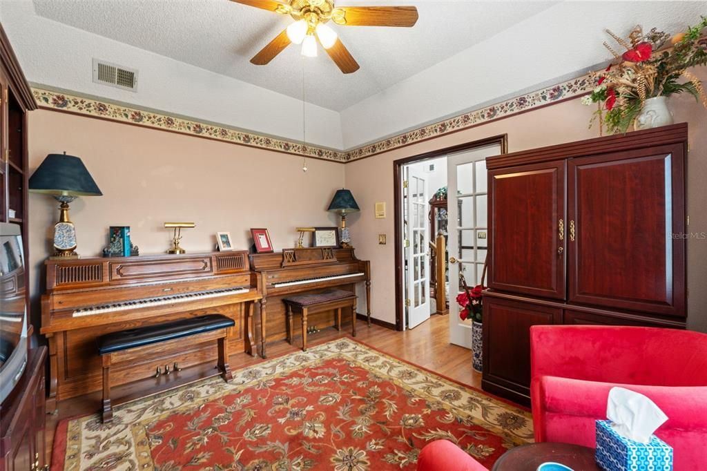 На продажу: $449,900 (4 спален, 2 ванн, 2356 Квадратных фут)