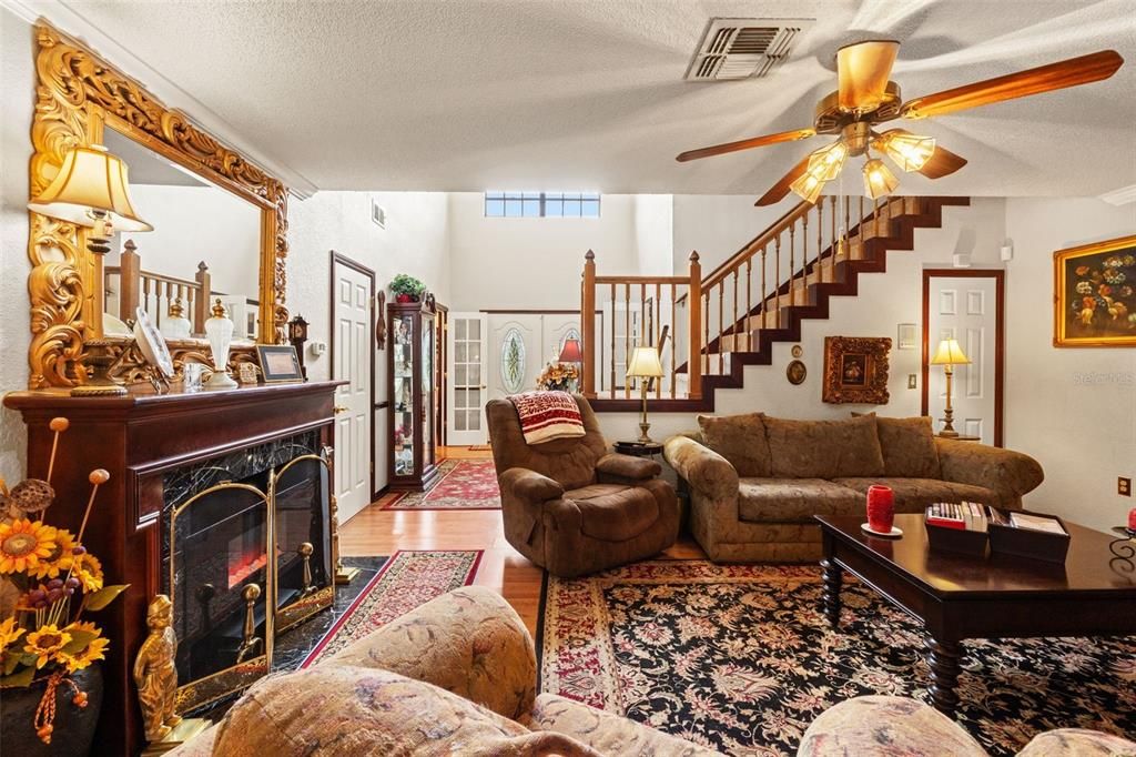 На продажу: $449,900 (4 спален, 2 ванн, 2356 Квадратных фут)