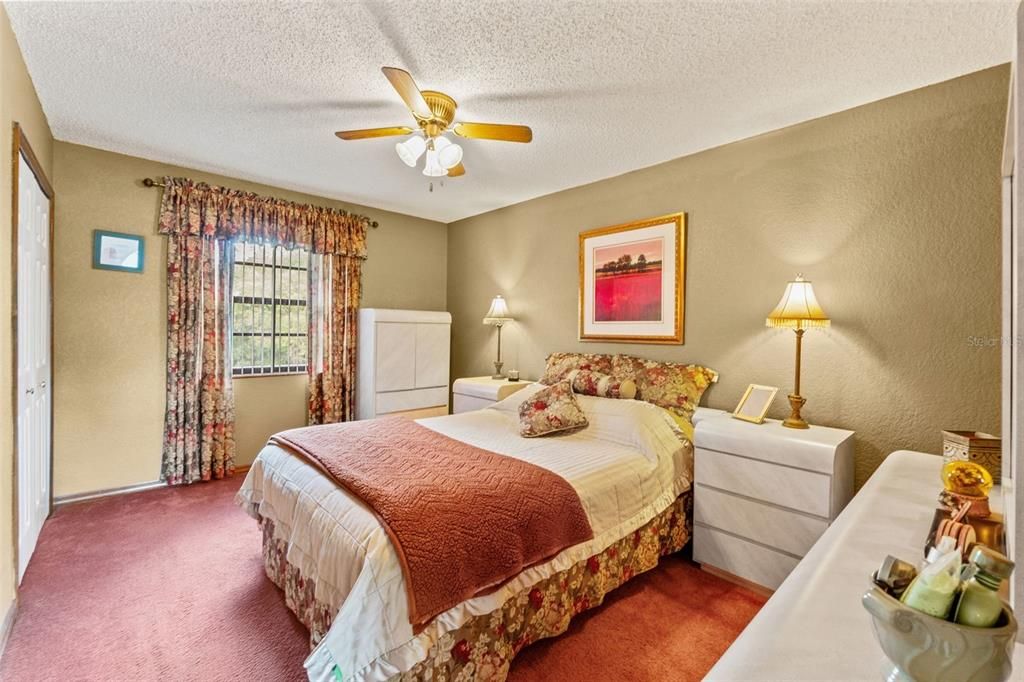 На продажу: $449,900 (4 спален, 2 ванн, 2356 Квадратных фут)