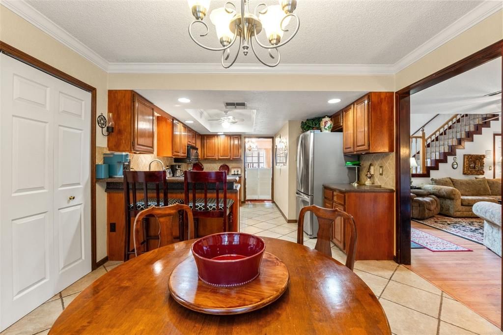 На продажу: $449,900 (4 спален, 2 ванн, 2356 Квадратных фут)