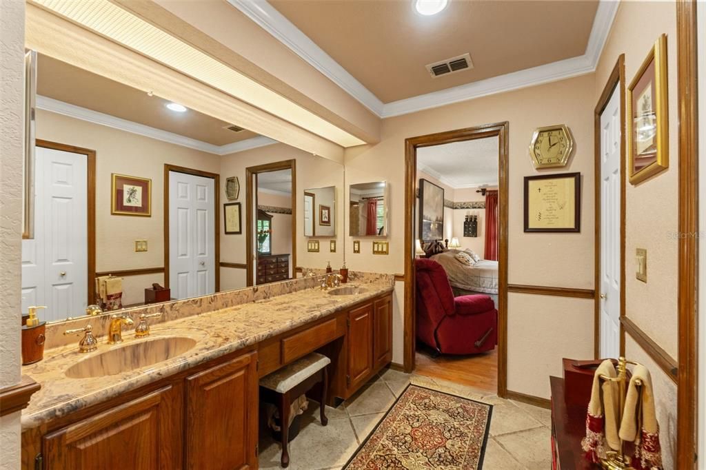 На продажу: $449,900 (4 спален, 2 ванн, 2356 Квадратных фут)