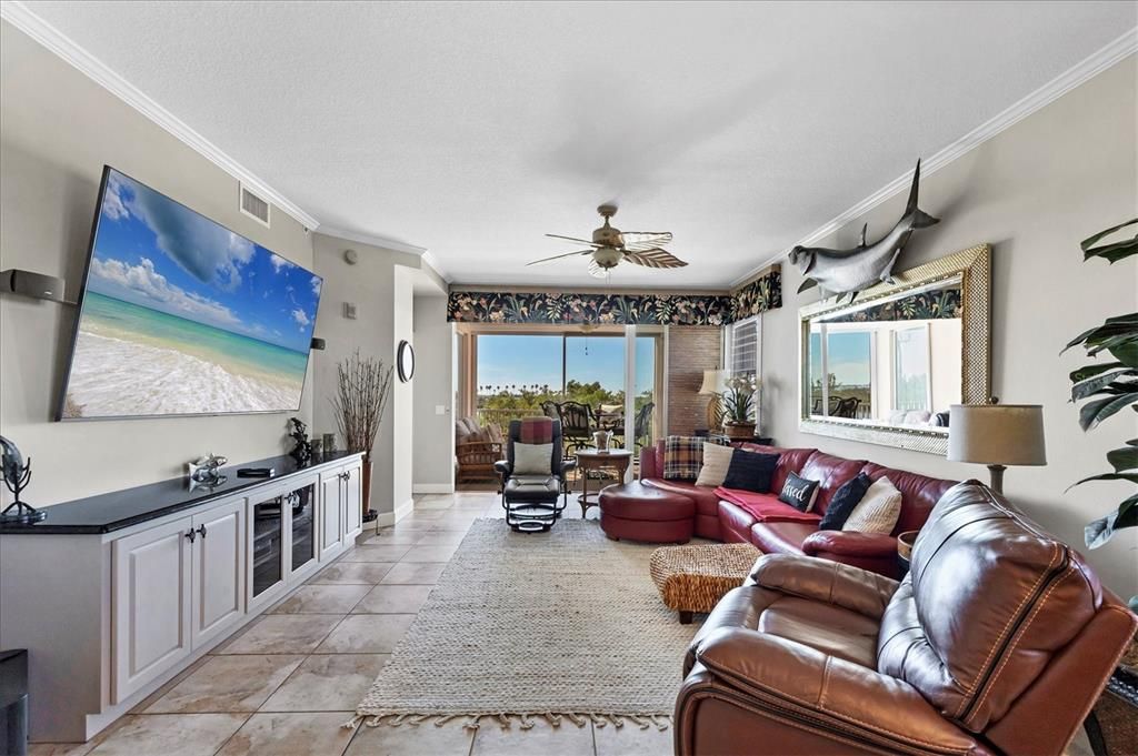 For Sale: $595,000 (3 beds, 2 baths, 1701 Square Feet)