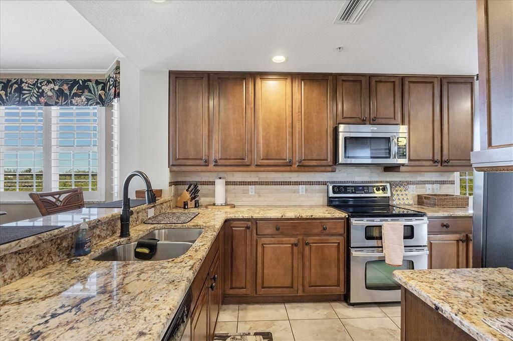 For Sale: $595,000 (3 beds, 2 baths, 1701 Square Feet)