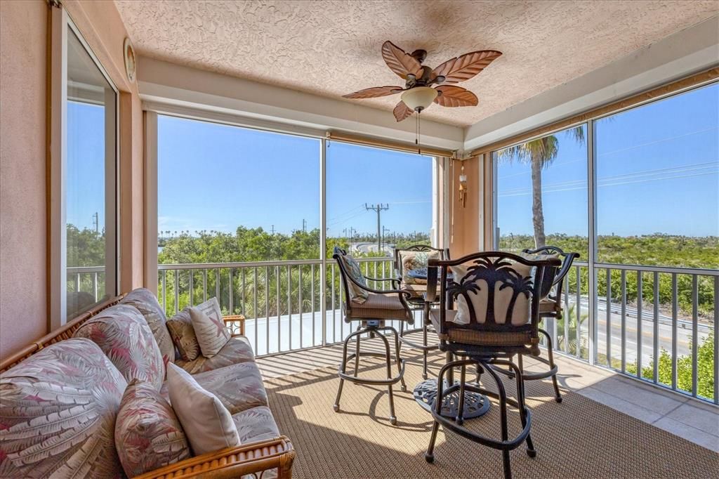 For Sale: $595,000 (3 beds, 2 baths, 1701 Square Feet)