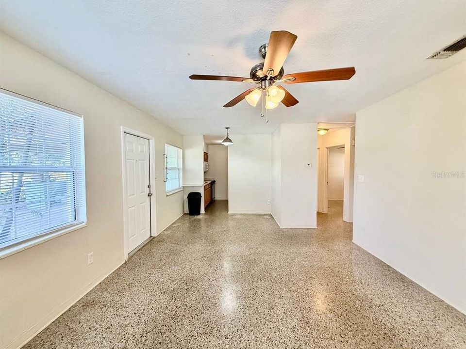 В аренду: $1,600 (2 спален, 1 ванн, 780 Квадратных фут)