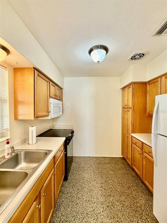 В аренду: $1,600 (2 спален, 1 ванн, 780 Квадратных фут)