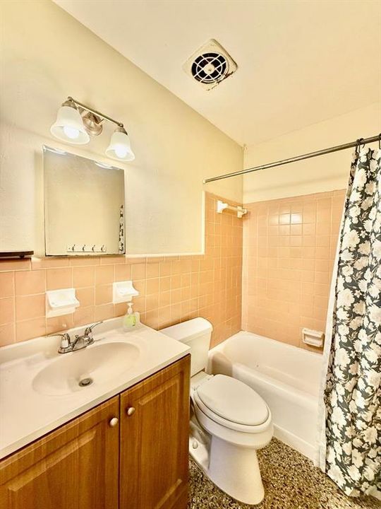 В аренду: $1,600 (2 спален, 1 ванн, 780 Квадратных фут)