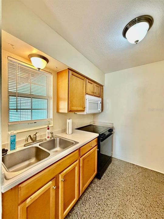 В аренду: $1,600 (2 спален, 1 ванн, 780 Квадратных фут)