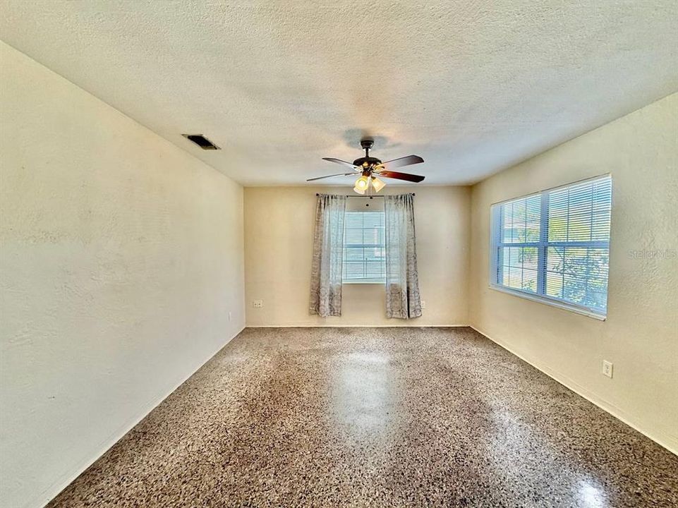 В аренду: $1,600 (2 спален, 1 ванн, 780 Квадратных фут)