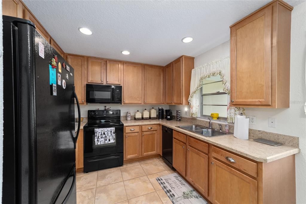 For Sale: $160,000 (2 beds, 2 baths, 1140 Square Feet)