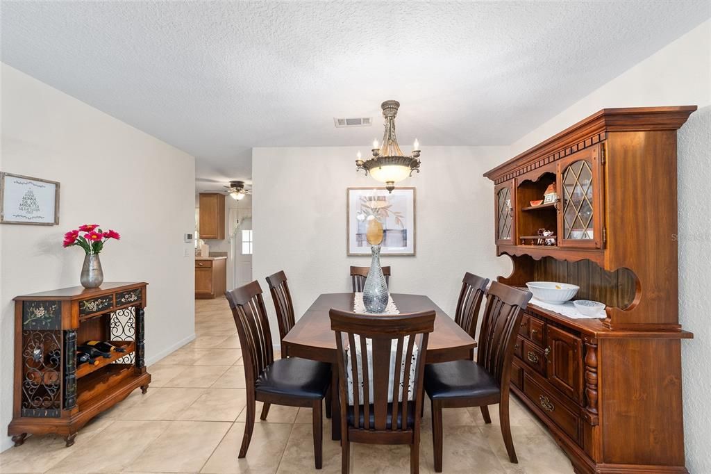 For Sale: $160,000 (2 beds, 2 baths, 1140 Square Feet)